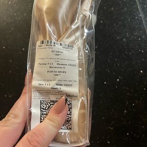 Nikolay 2007 point shoes in size 5.5 length 5x width.